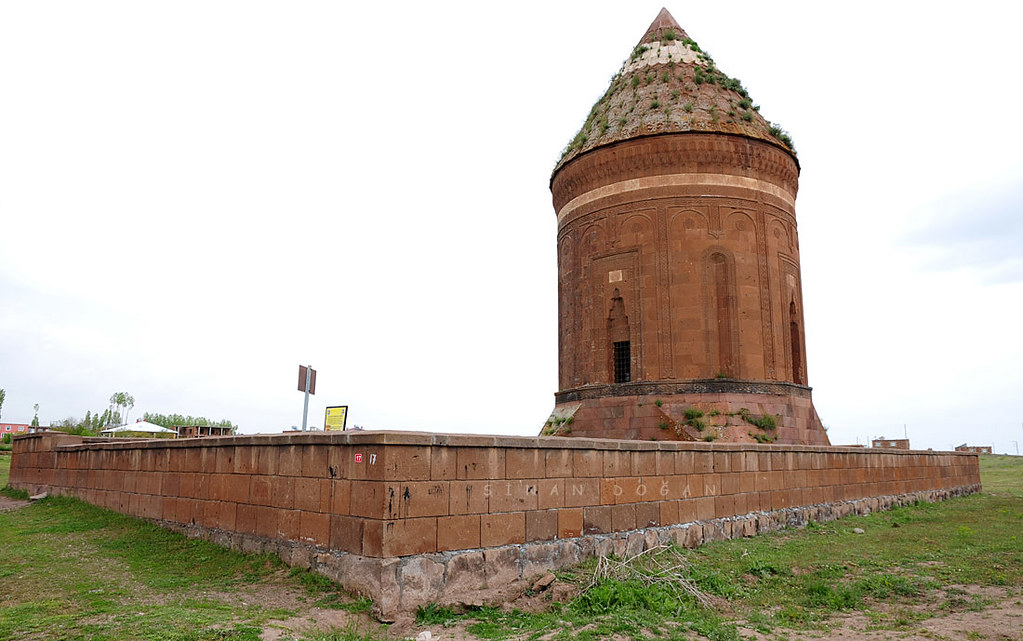 Usta Şakirt Kümbeti (Ulu Kümbet) - Bitlis