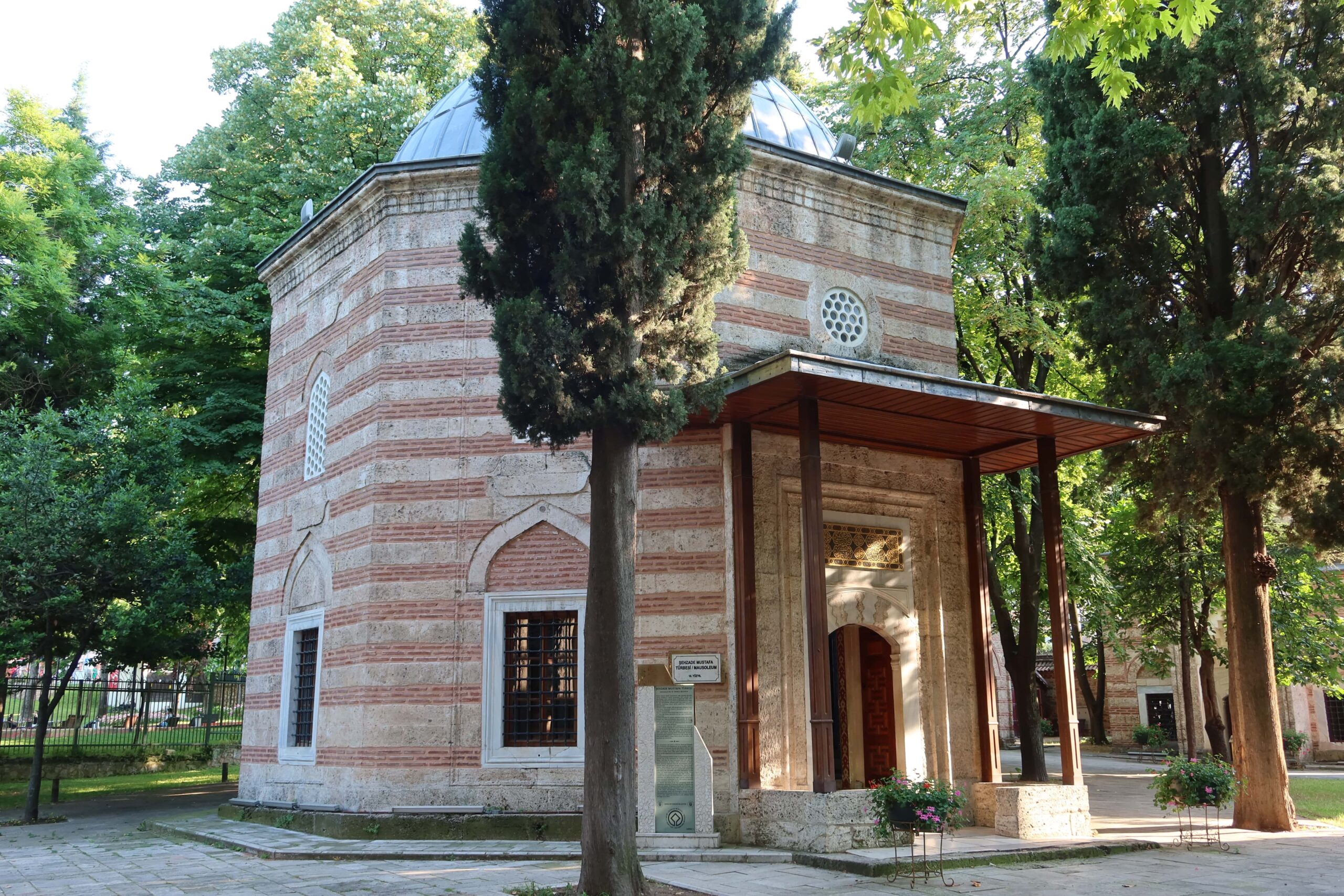 Şehzade Sultan Mustafa Ve Sultan Cem Türbesi - Bursa