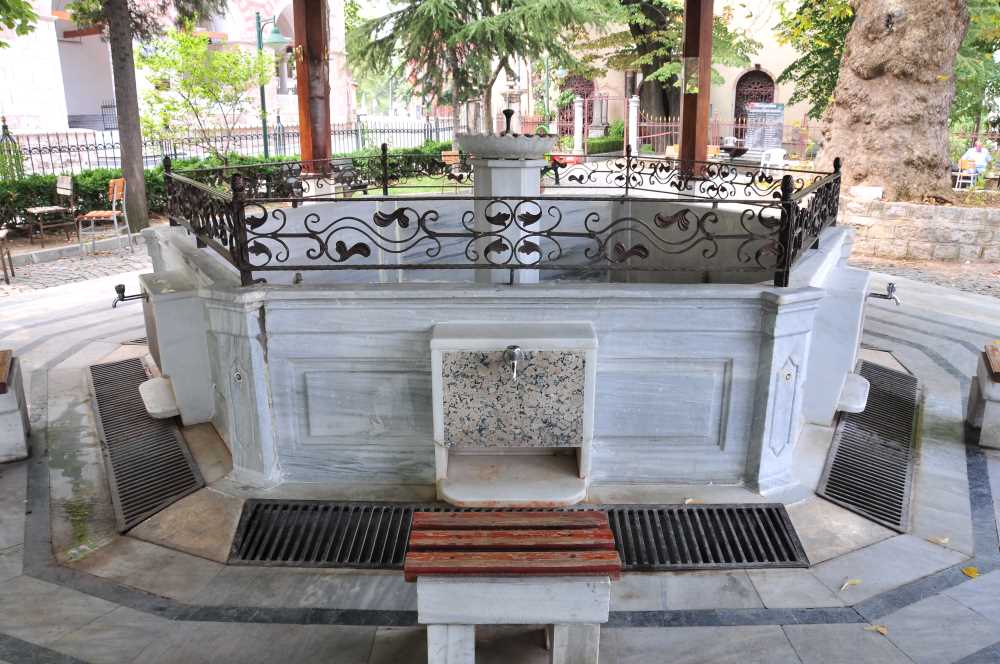 Hüdavendigar Çeşmesi Ve Şadırvan - Bursa