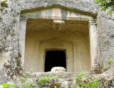 Delikkaya Kaya Mezarı - Ordu