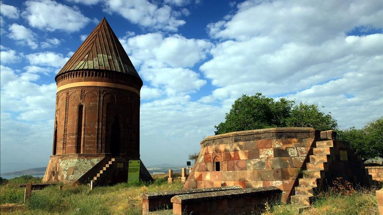Hasan Padişah Kümbeti - Bitlis