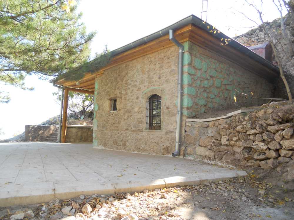 Üryan Baba Türbesi - Elazığ