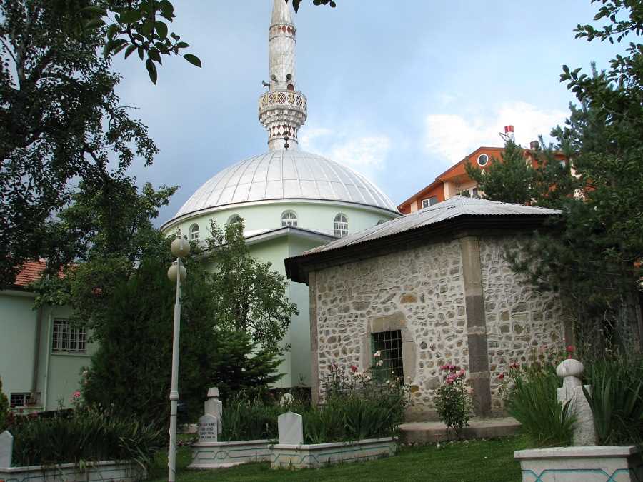 Gerede Aşağı Tekke Camii Ve Türbesi - Bolu