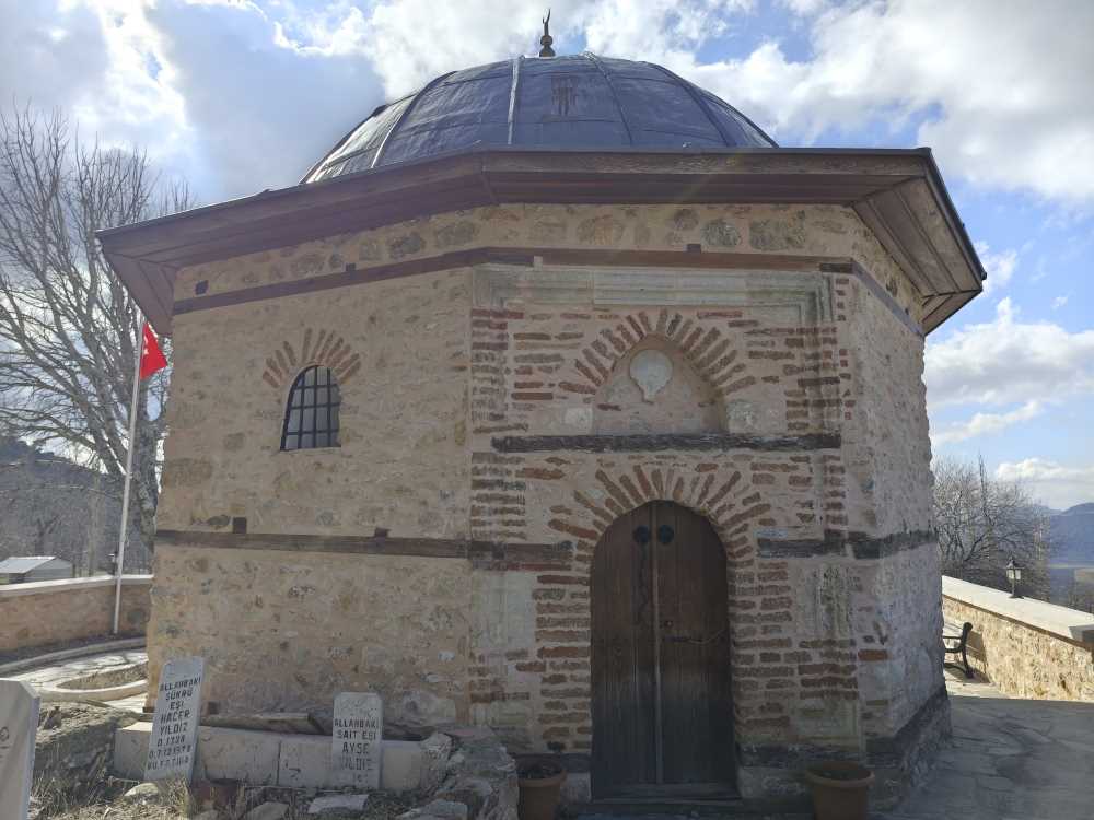 Veli Dede Türbesi - Burdur