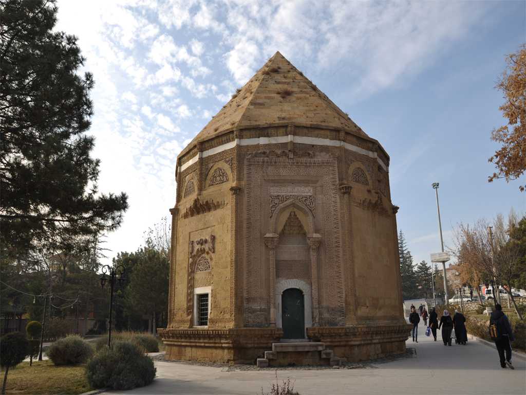 Hüdavent Hatun Türbesi - Niğde