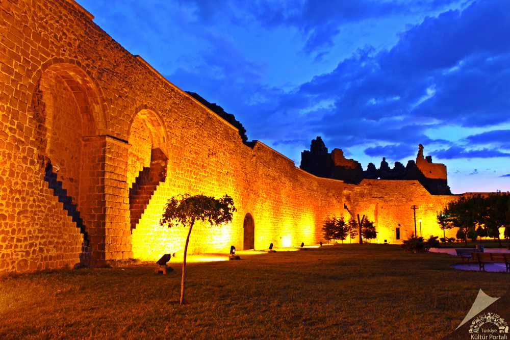 Diyarbakır Kalesi Ve Hevsel Bahçeleri - Diyarbakır