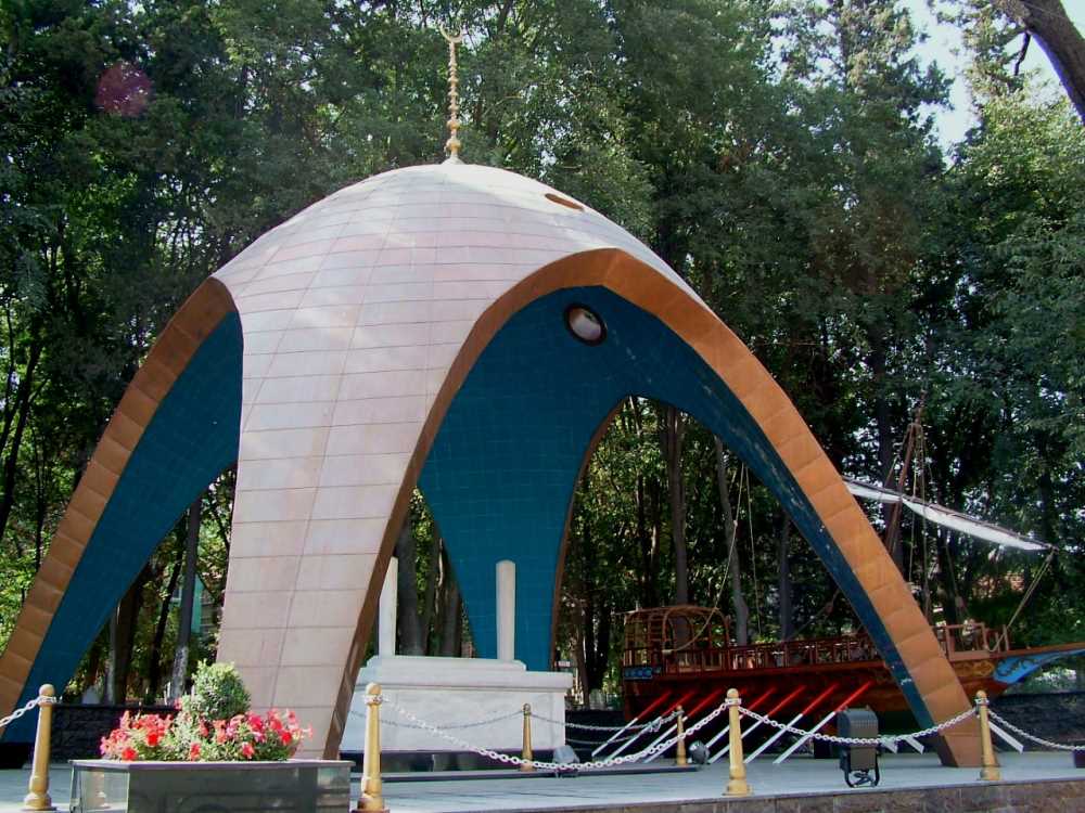 Karamürsel Bey Anıt Mezarı - Kocaeli