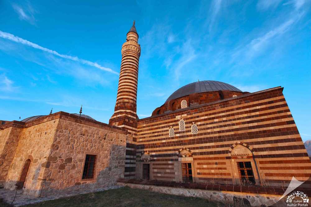 Hüsrev Paşa Camii Ve Külliyesi - Van