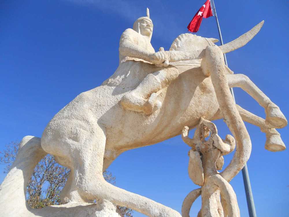 Belek Gazi Anıtı - Elazığ